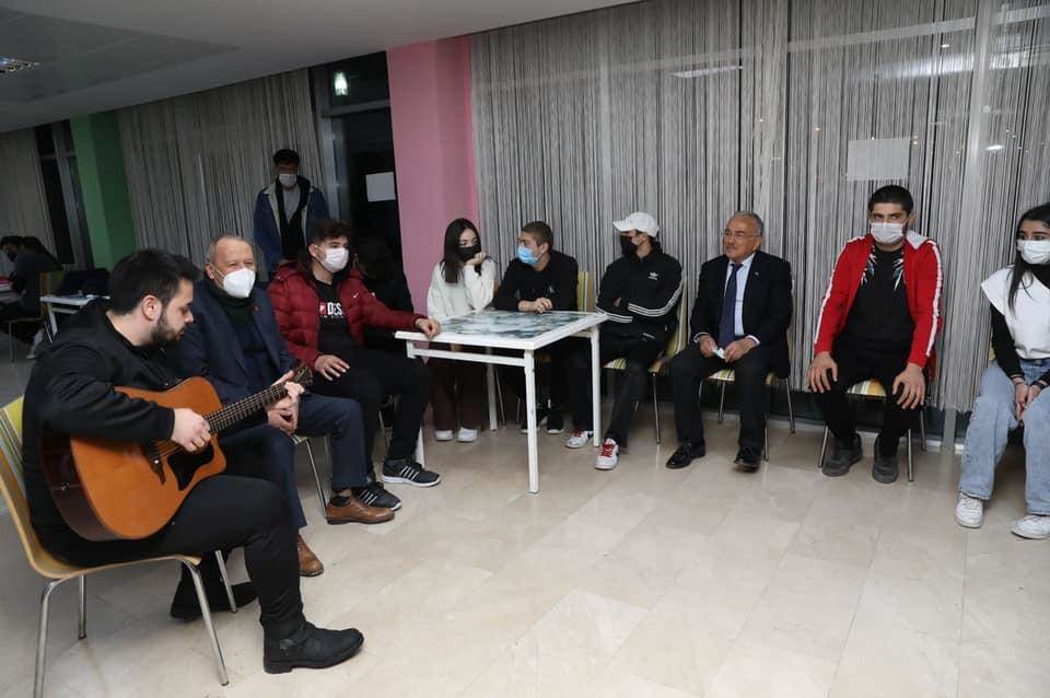 BAŞKAN GÜLER GENÇLİK MERKEZİ’NDE 